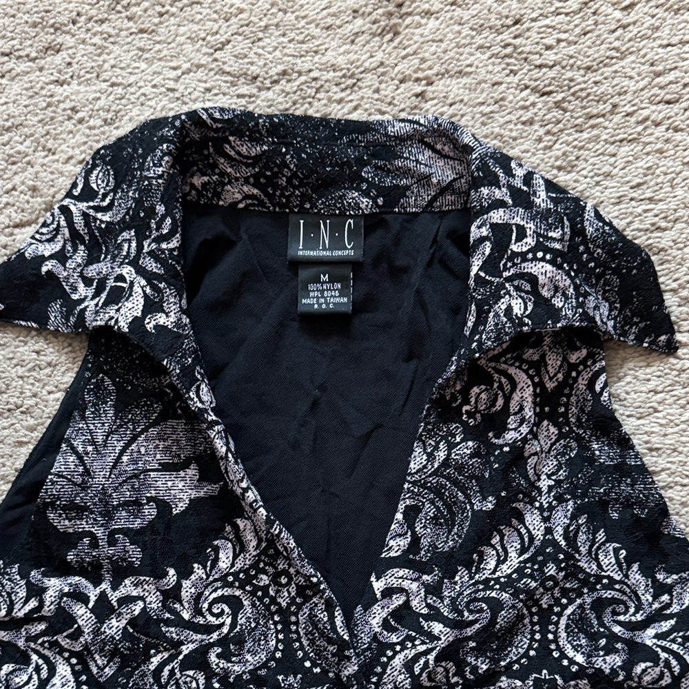 INC International Concepts Sleeveless Button Down Black and White Floral Blouse - Picture 5 of 13